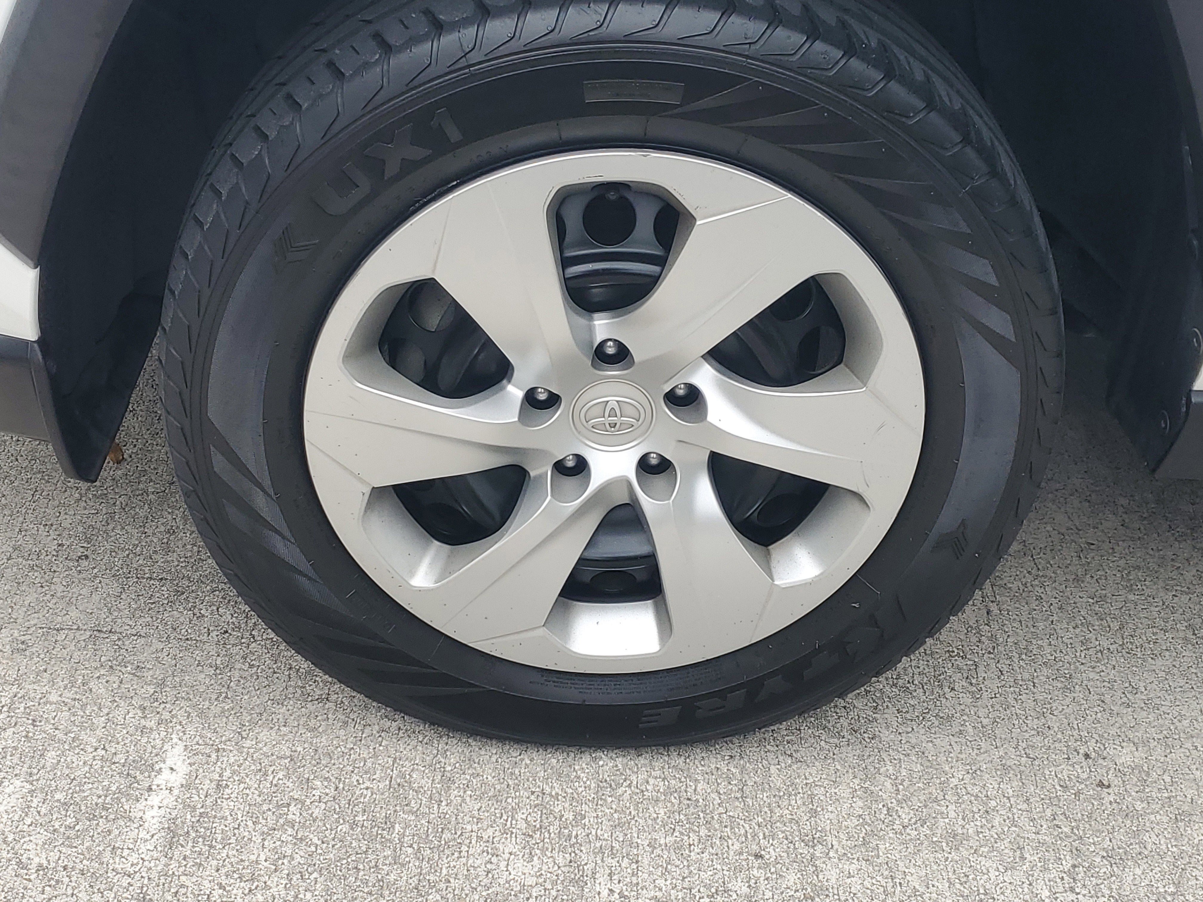 Used 2021 Toyota RAV4 LE image 4