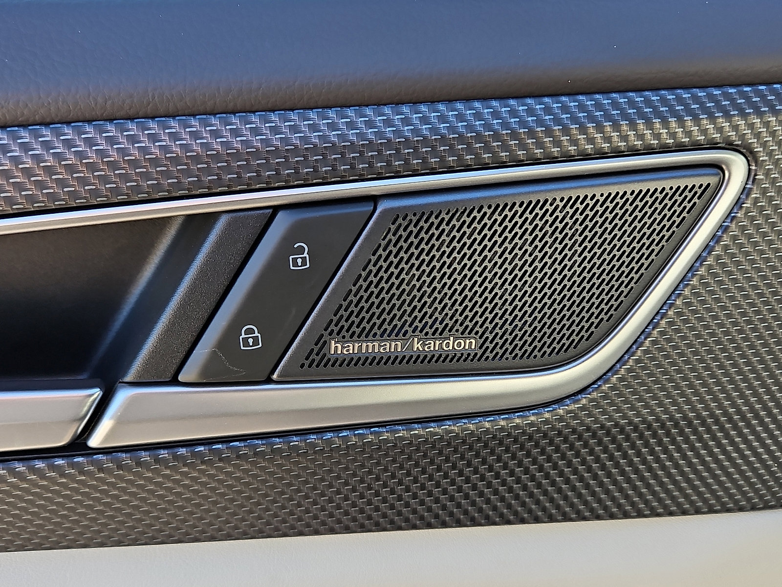 Used 2025 Volkswagen Atlas Cross Sport SEL Premium R-Line image 14