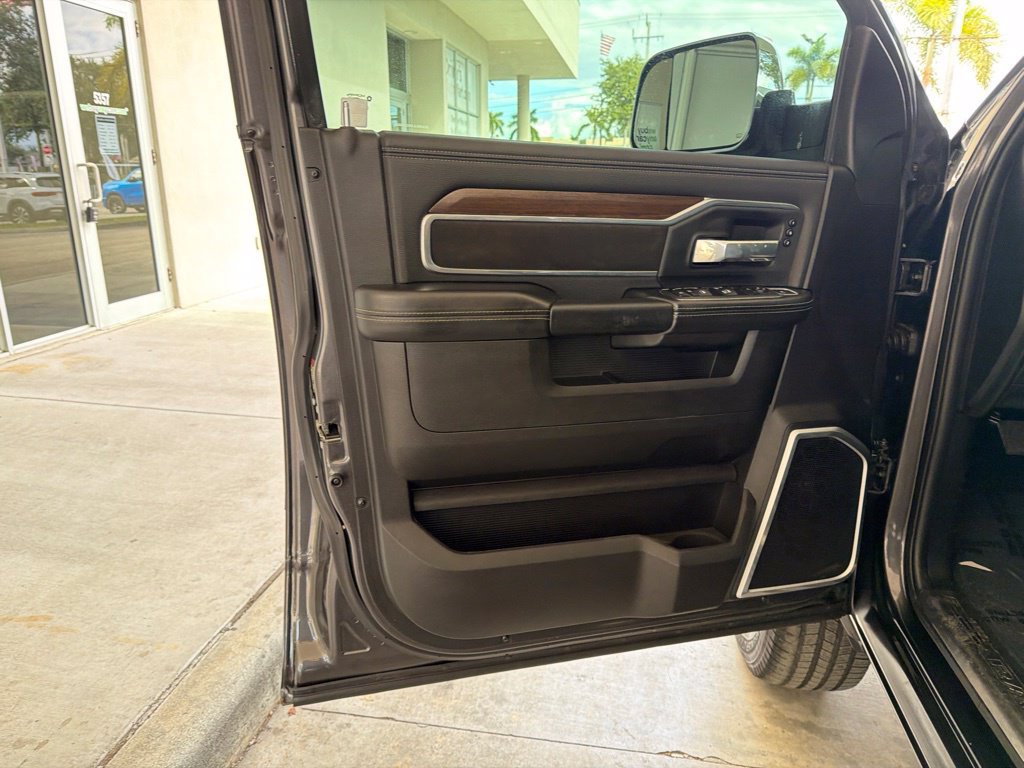 Used 2022 RAM 3500 Laramie AWD/4WD image 41