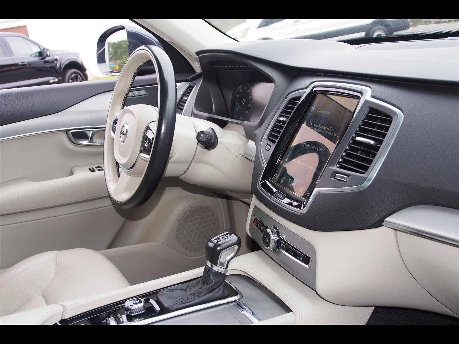 Used 2021 Volvo XC90 T5 Momentum w/ Climate Package image 10