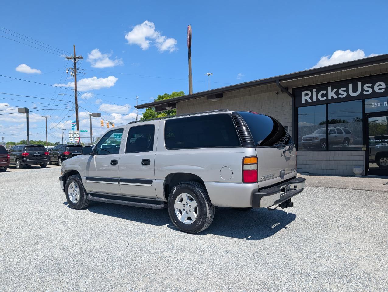 Used 2004 Chevrolet Suburban LS image 8