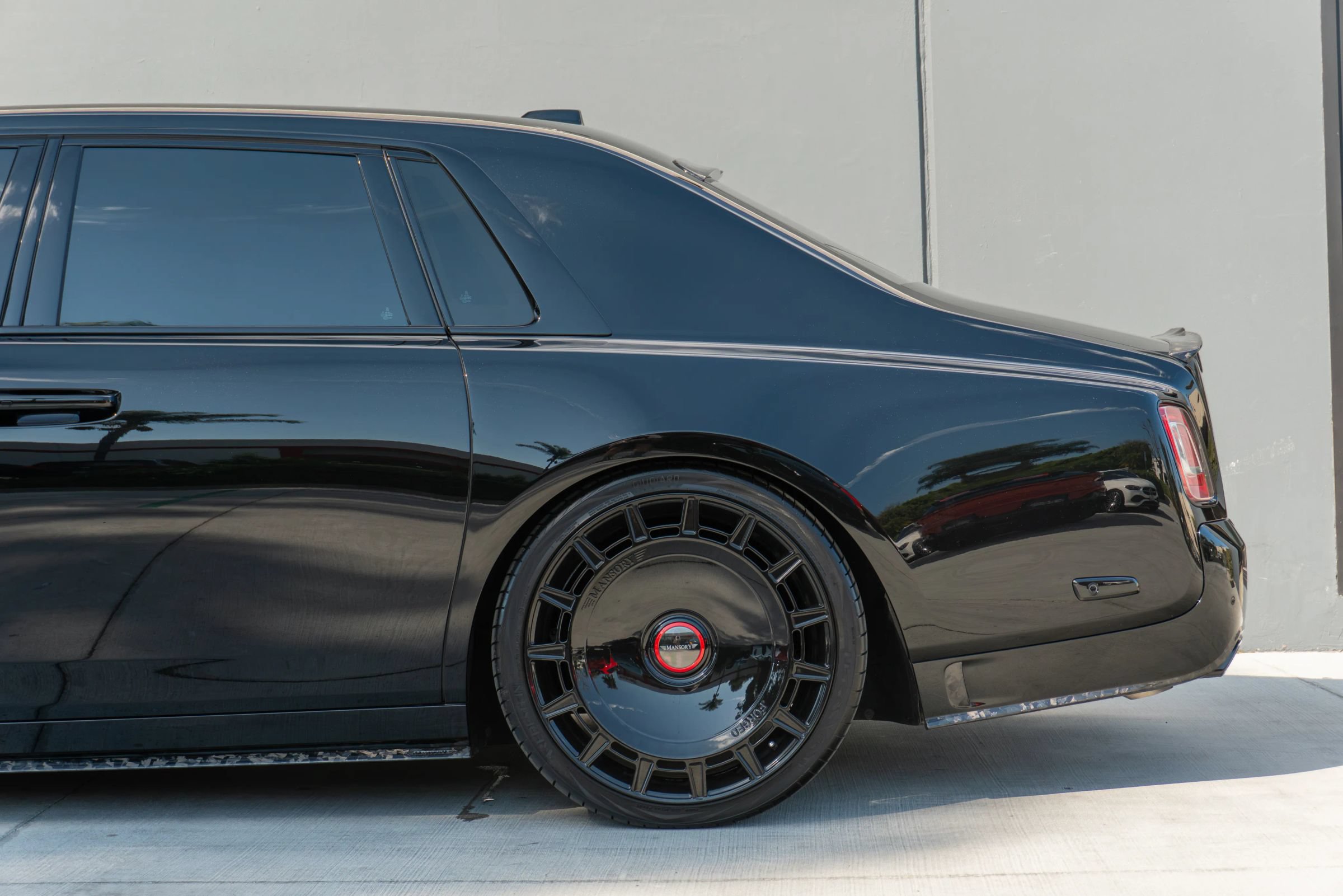 Used 2024 Rolls-Royce Phantom Sedan w/ The Phantom Package RWD image 20