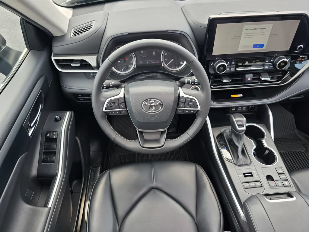 Used 2024 Toyota Highlander XLE AWD/4WD image 18