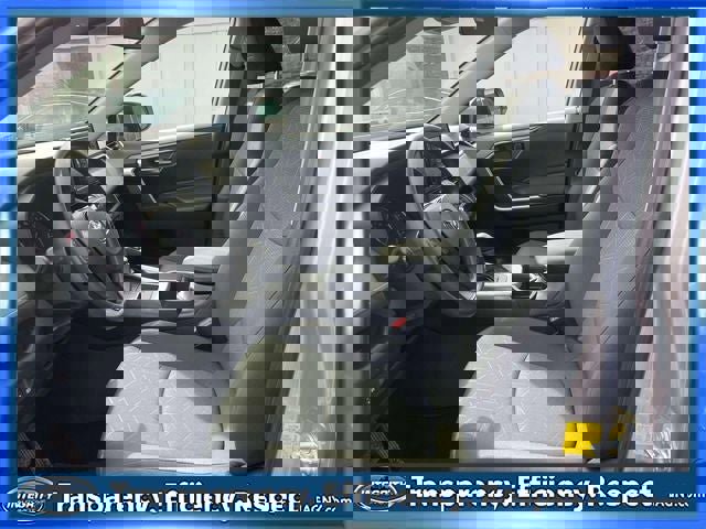 Used 2022 Toyota RAV4 XLE w/ Carpet Mat Package (TMS) image 15