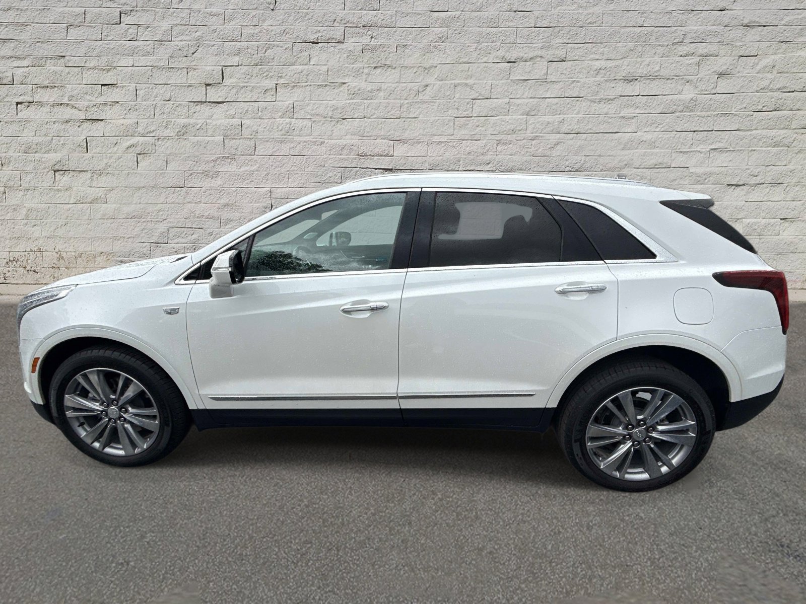 Certified 2024 Cadillac XT5 Premium Luxury FWD image 8