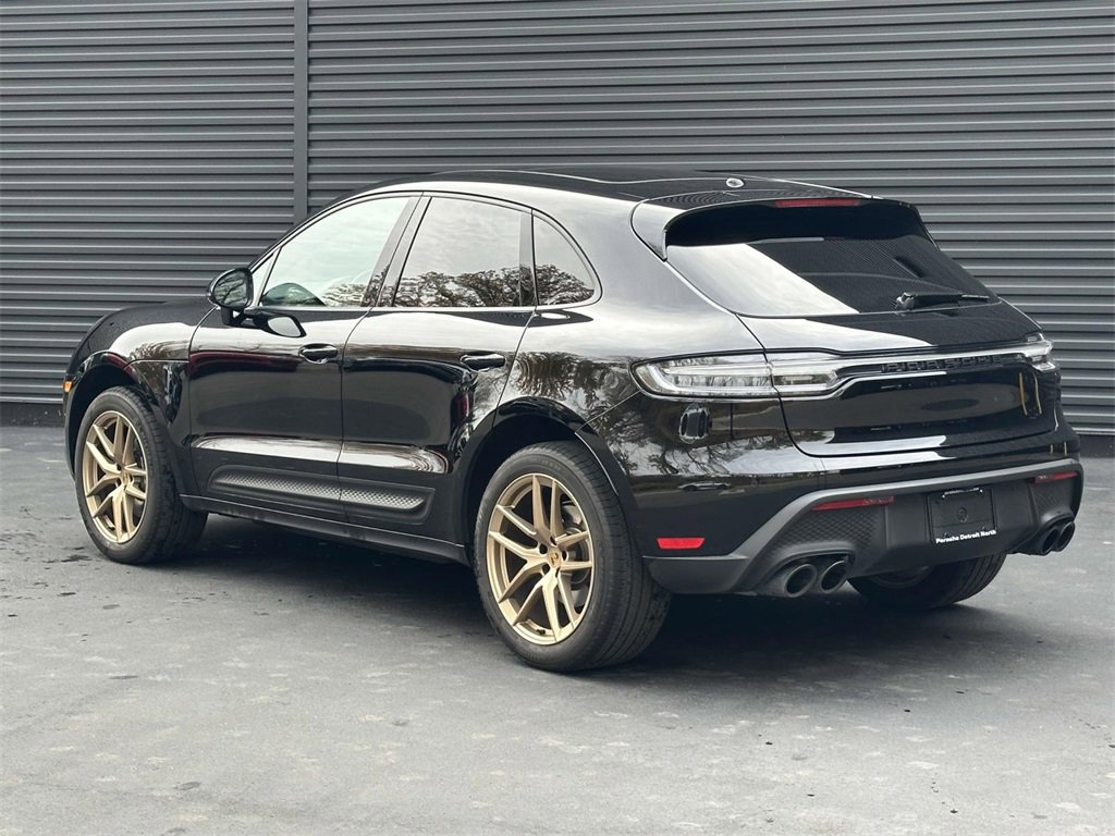 Certified 2025 Porsche Macan image 3