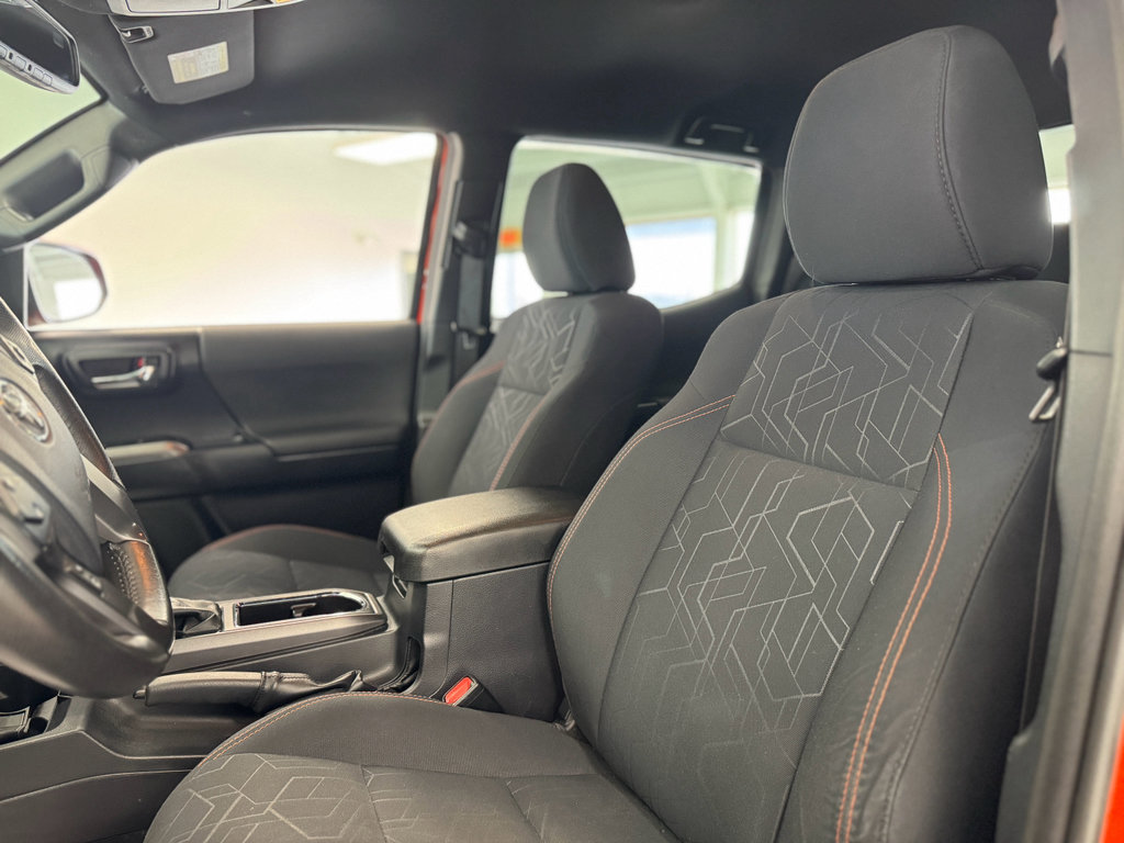 Used 2017 Toyota Tacoma TRD Sport AWD/4WD image 14