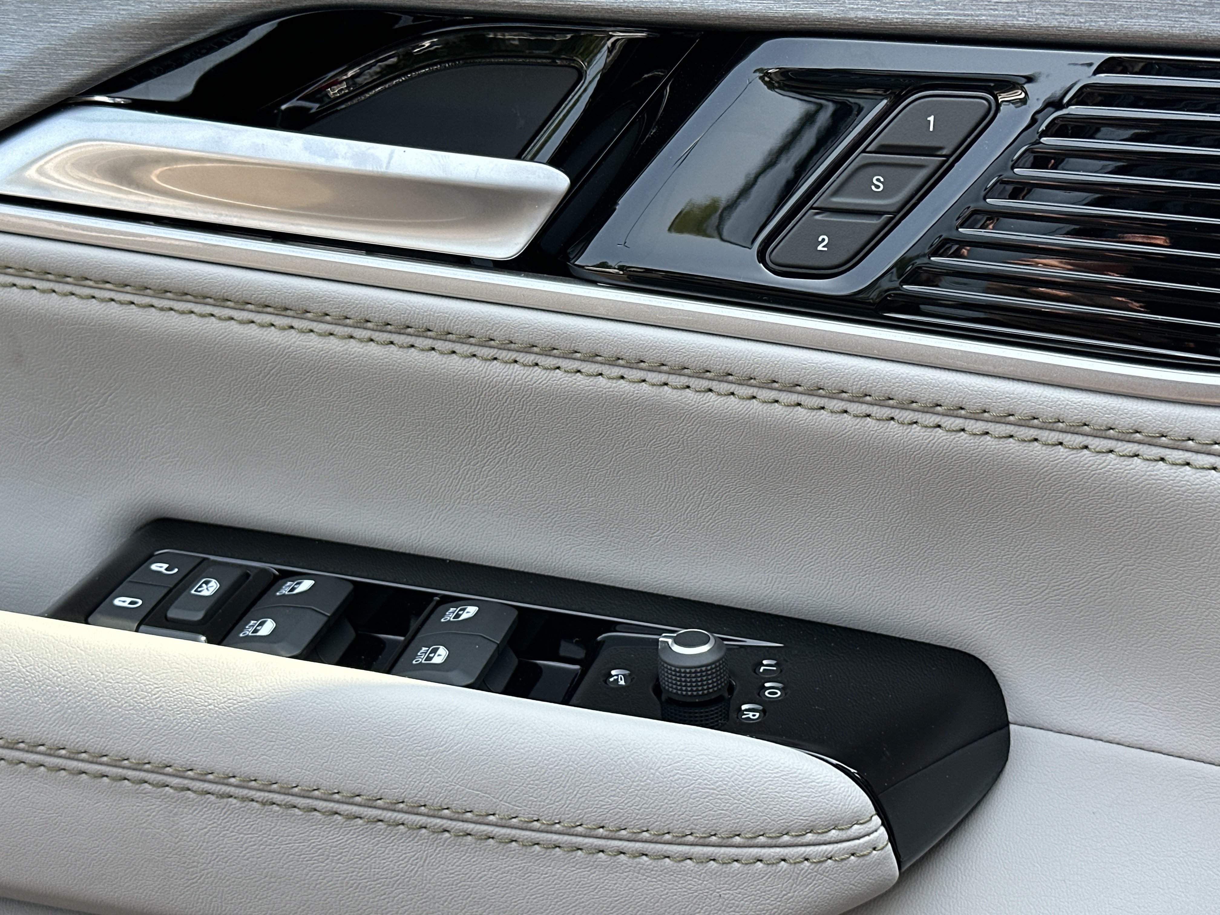 New 2026 Jeep Grand Wagoneer L Limited AWD/4WD image 12