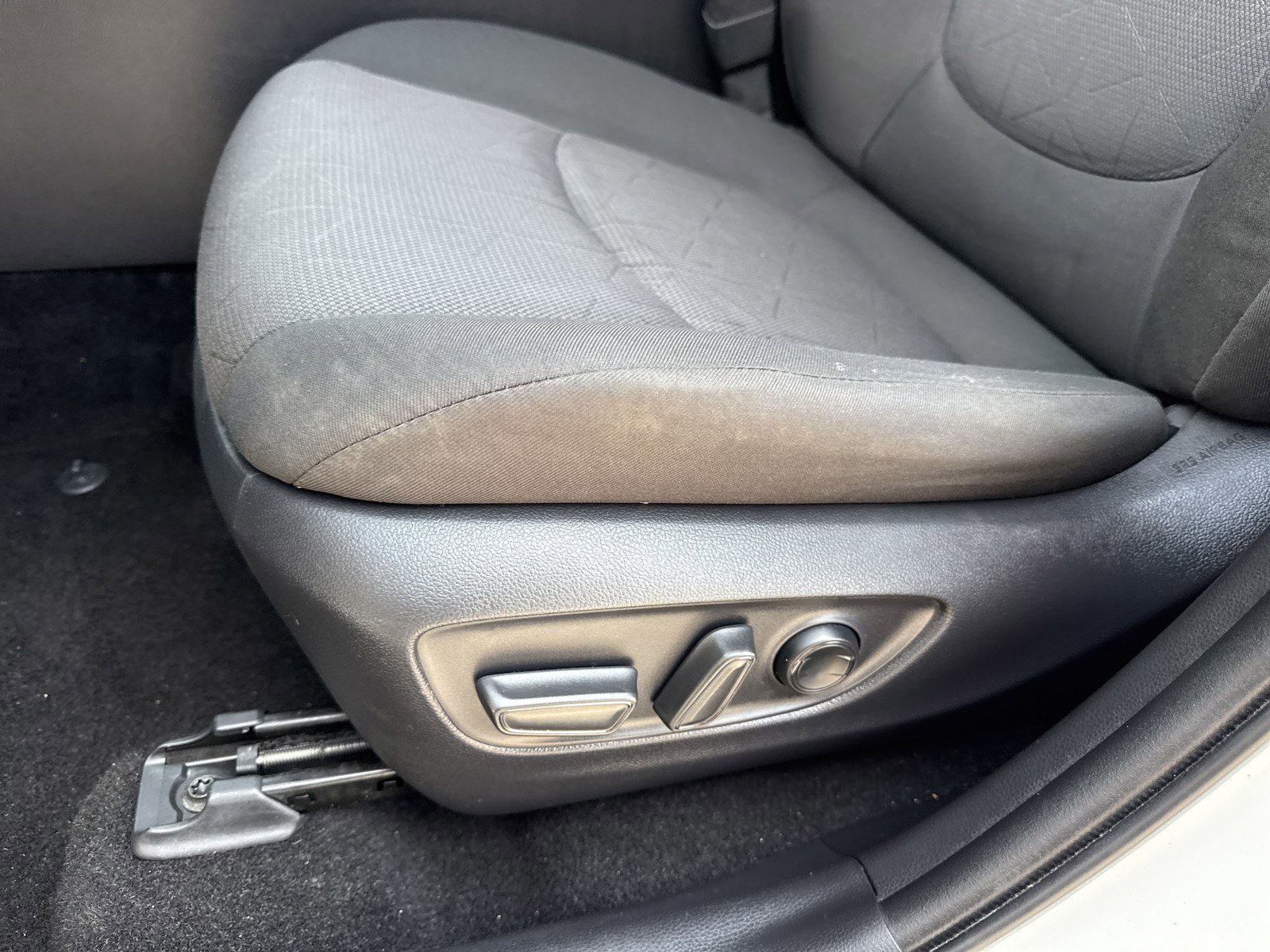 Used 2021 Toyota RAV4 XLE w/ Convenience Package FWD image 12