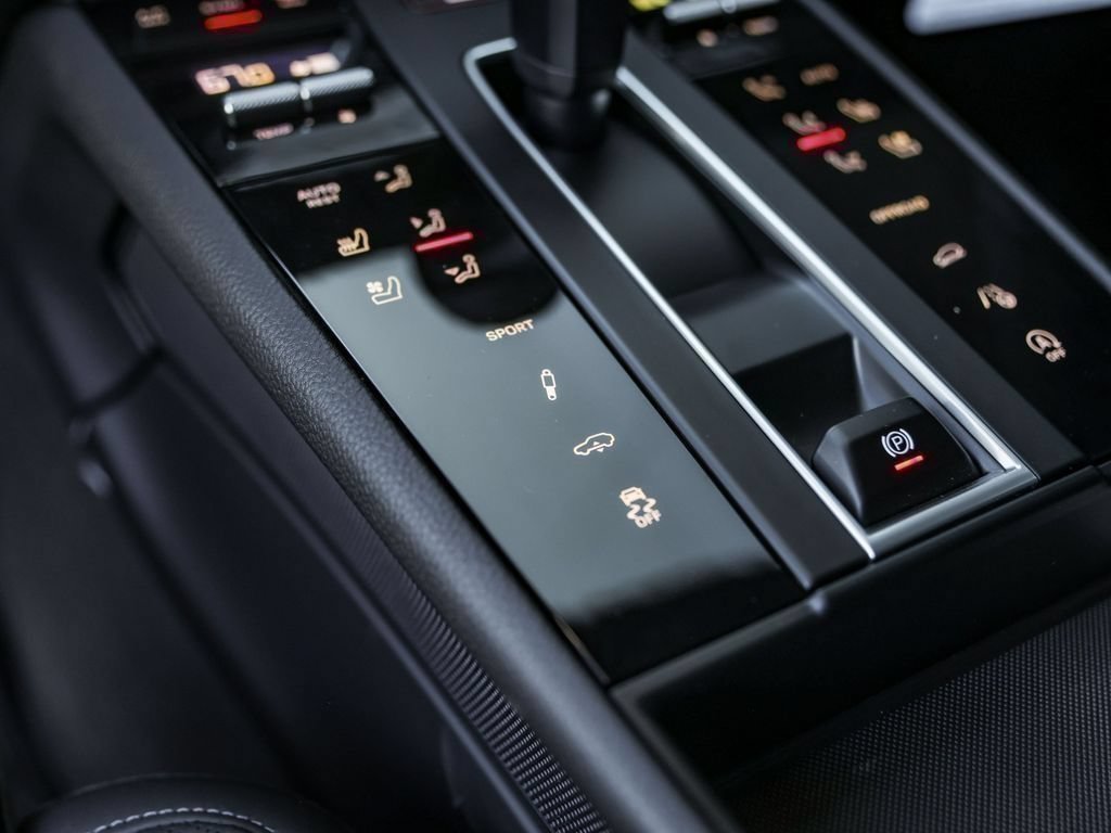 Certified 2026 Porsche Macan AWD/4WD image 25