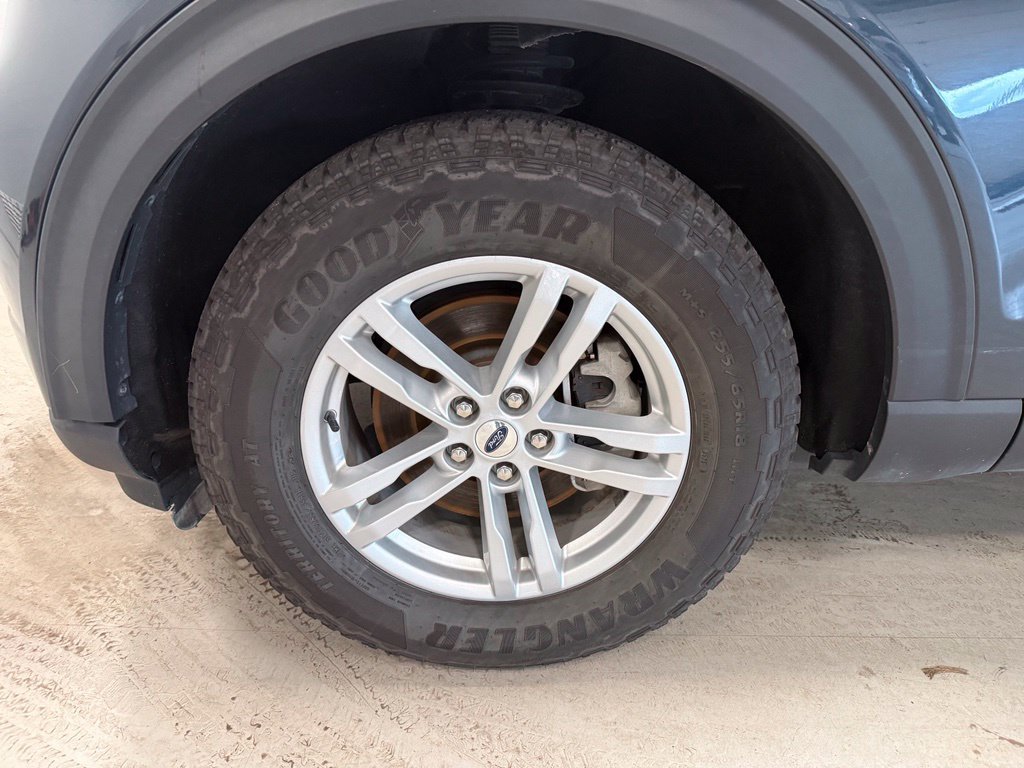 Used 2023 Ford Explorer XLT w/ Equipment Group 202A AWD/4WD image 9