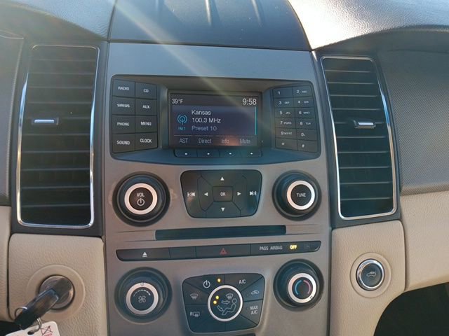 Used 2019 Ford Taurus SE image 17