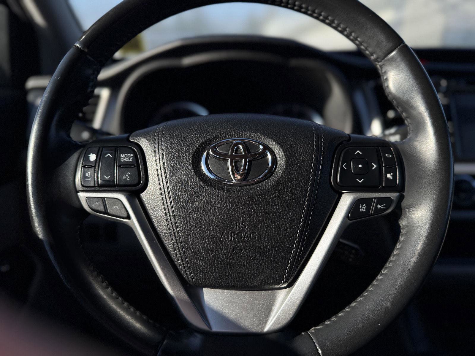 Used 2019 Toyota Highlander XLE image 17