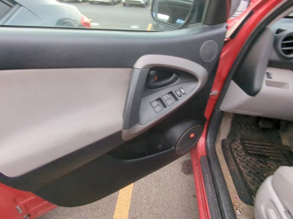 Used 2006 Toyota RAV4 Limited AWD/4WD image 8