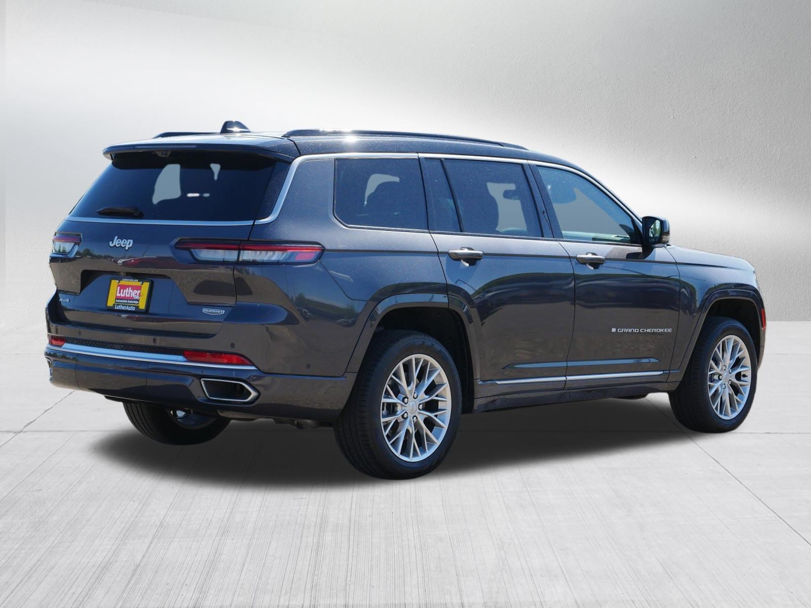 Used 2024 Jeep Grand Cherokee L Summit w/ Advanced Protech Group IV AWD/4WD image 7