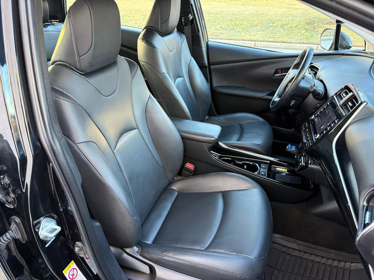 Used 2021 Toyota Prius XLE image 22