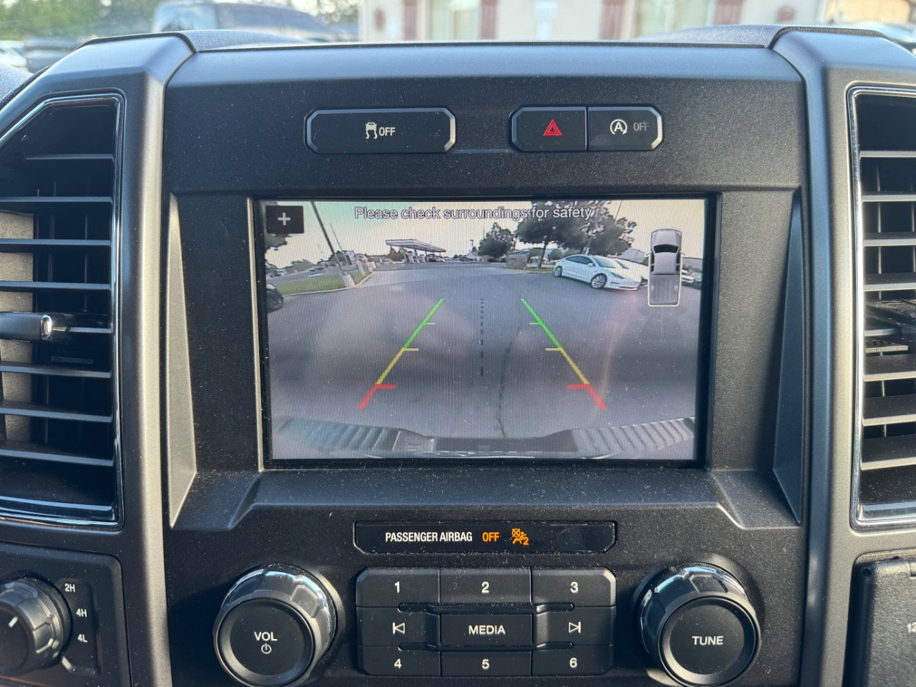 Used 2018 Ford F150 XLT w/ Equipment Group 302A Luxury AWD/4WD image 15