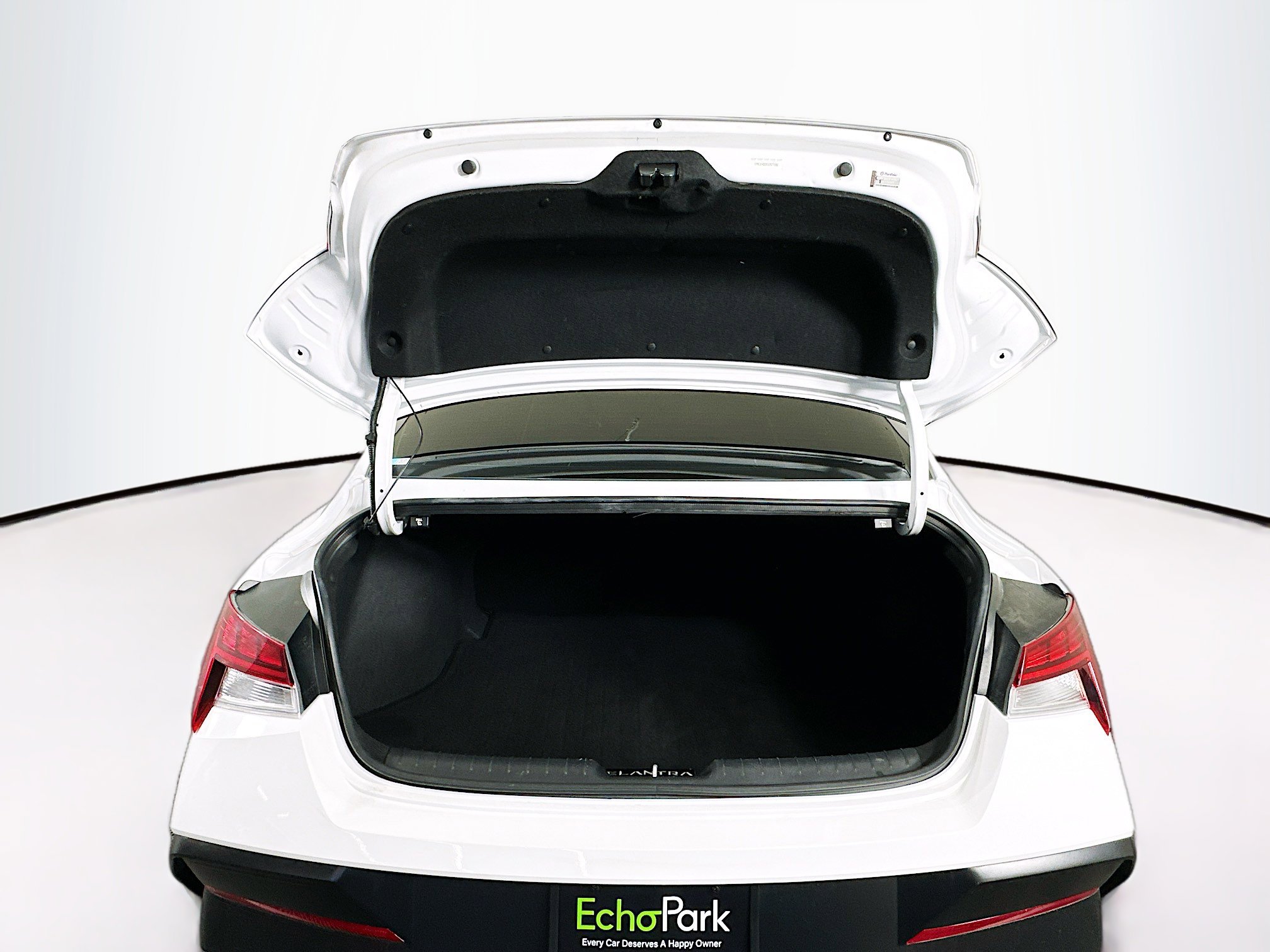 Used 2025 Hyundai Elantra SEL image 29