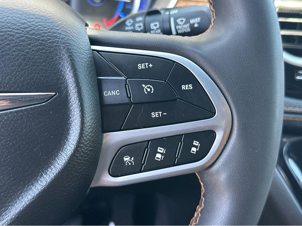 Used 2023 Chrysler Pacifica Pinnacle FWD image 23