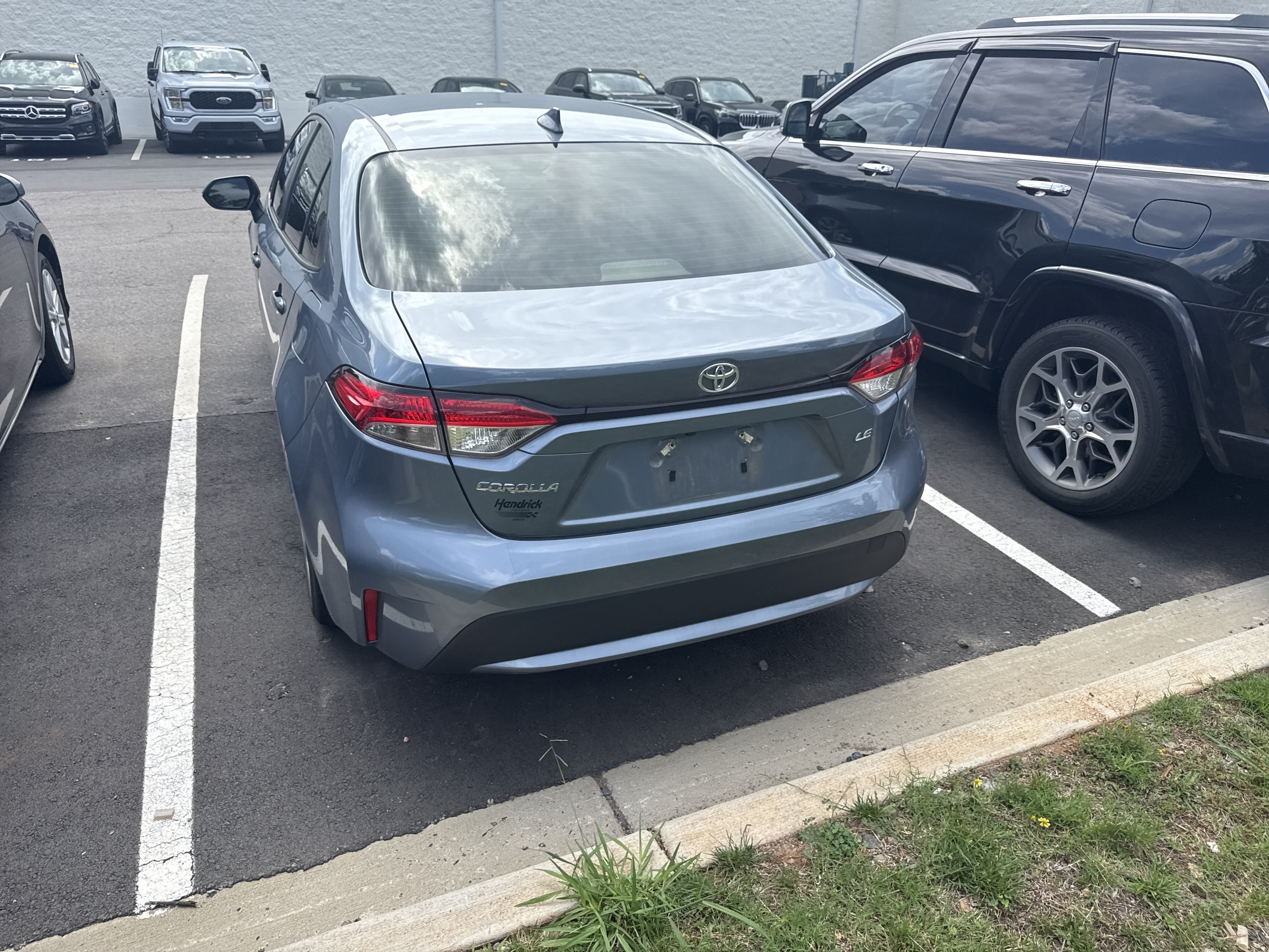 Used 2022 Toyota Corolla LE FWD image 9
