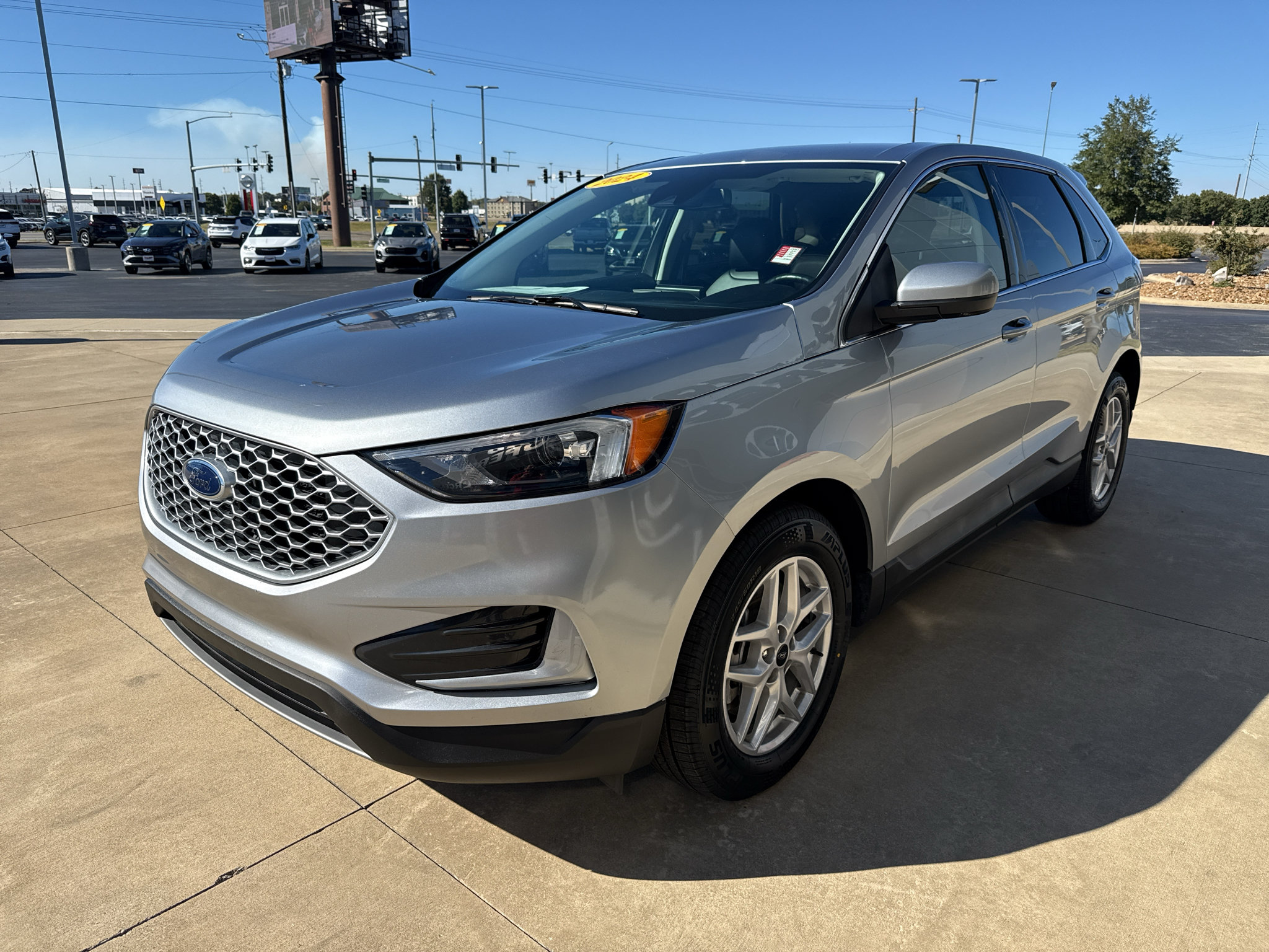 Used 2024 Ford Edge SEL AWD/4WD image 3