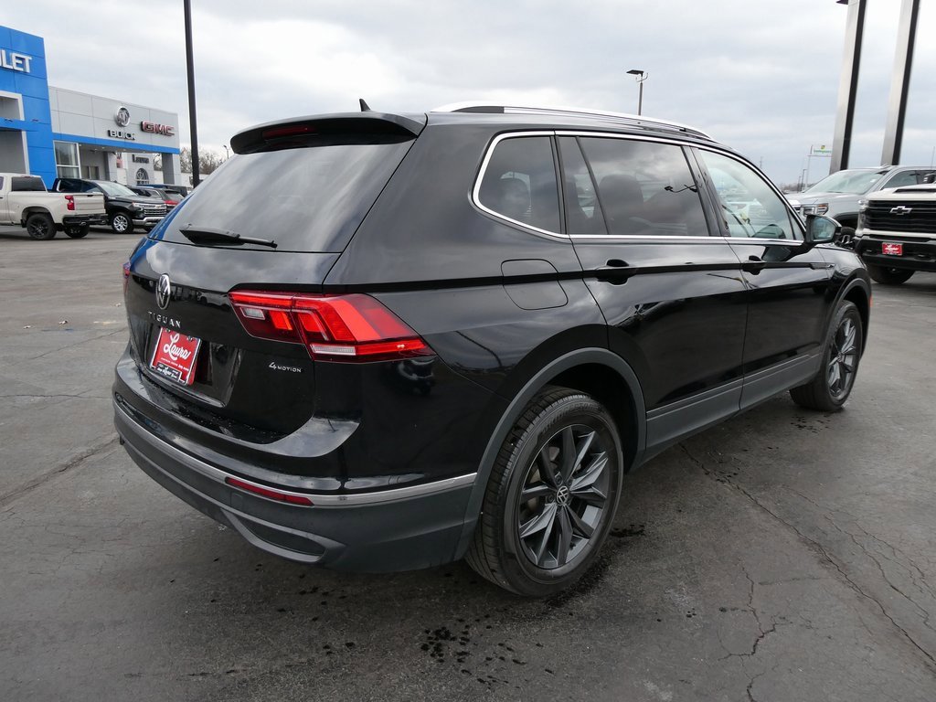 Used 2022 Volkswagen Tiguan SE w/ Panoramic Sunroof Package image 5