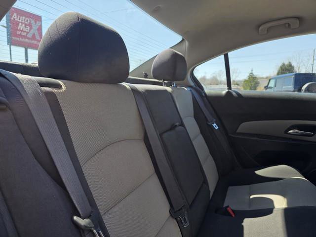 Used 2014 Chevrolet Cruze LS image 16