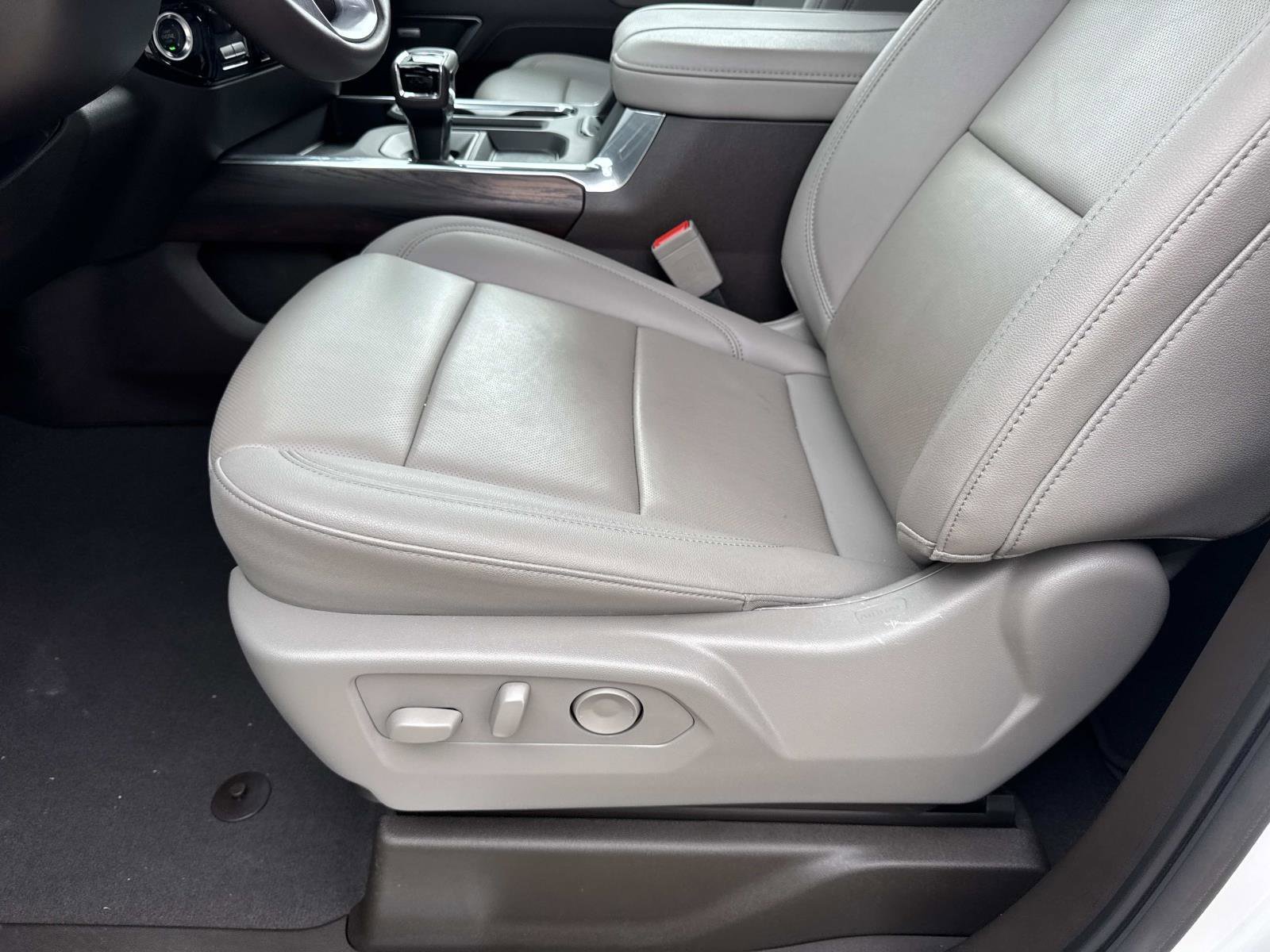 Used 2025 GMC Sierra 1500 SLT w/ SLT Premium Package image 16