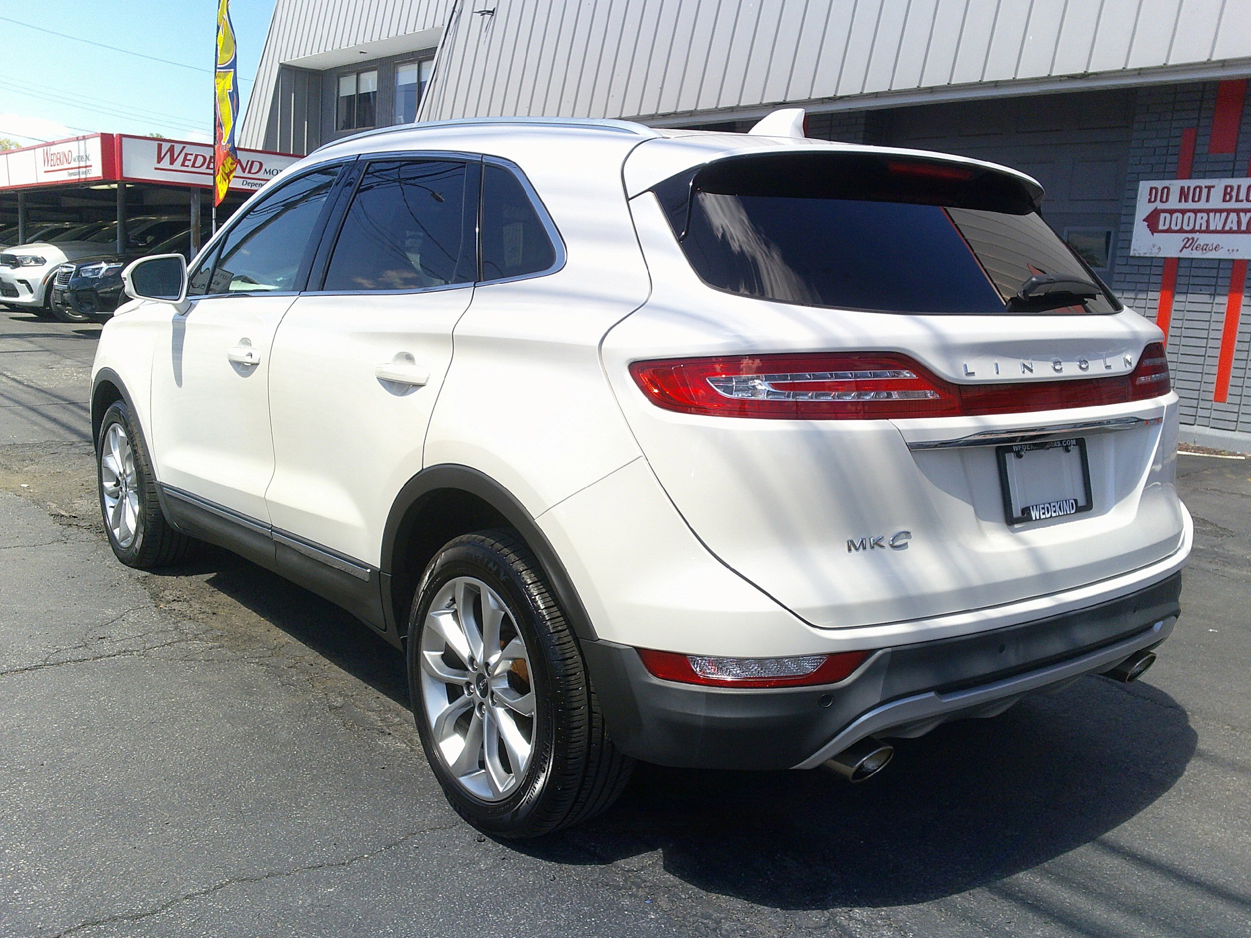 Used 2019 Lincoln MKC Select w/ Select Plus Package AWD/4WD image 3