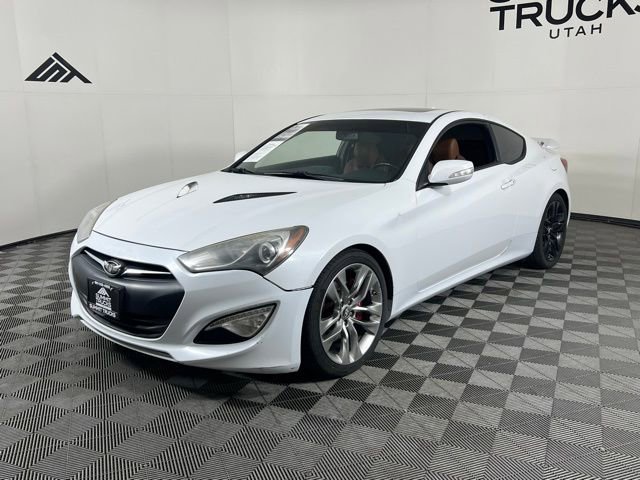 Used 2015 Hyundai Genesis 3.8 image 2