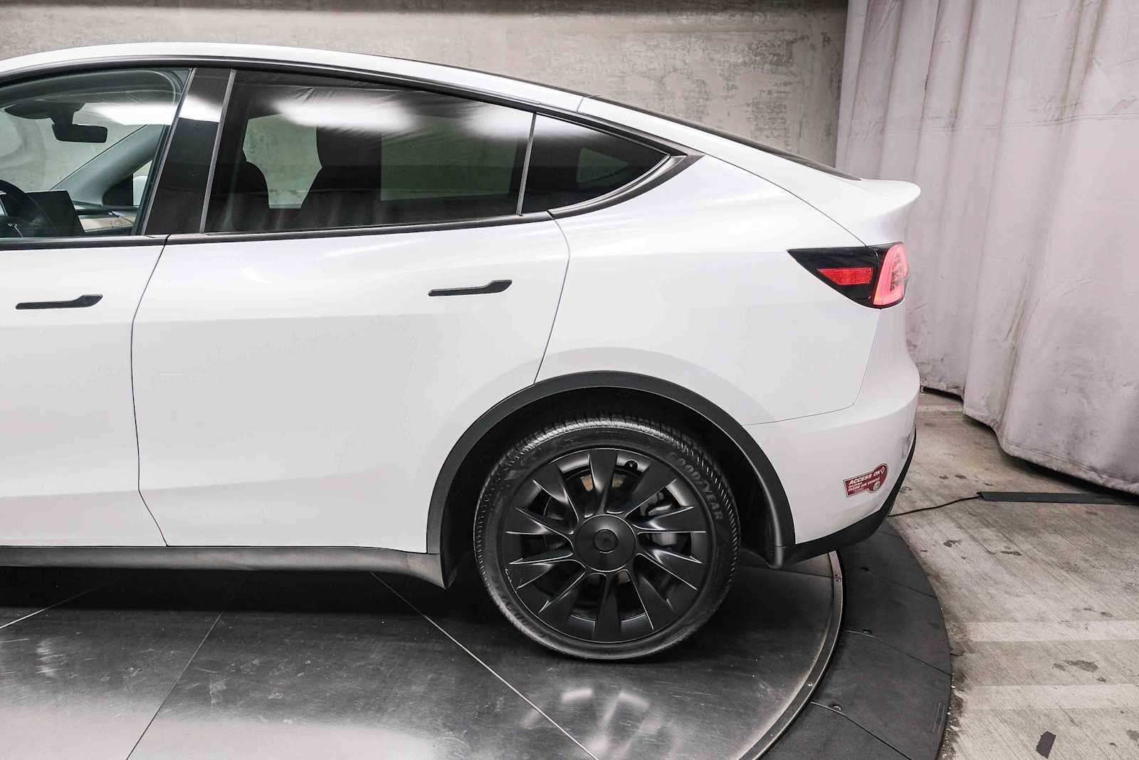 Used 2023 Tesla Model Y Long Range AWD/4WD image 8
