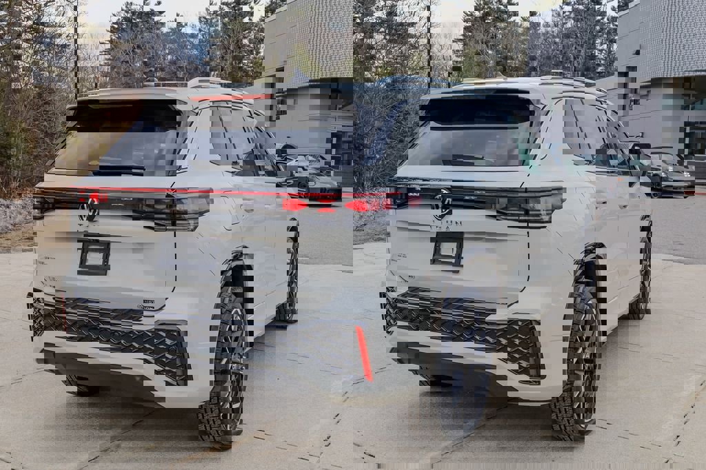 New 2026 Volkswagen Tiguan SEL R-Line image 12