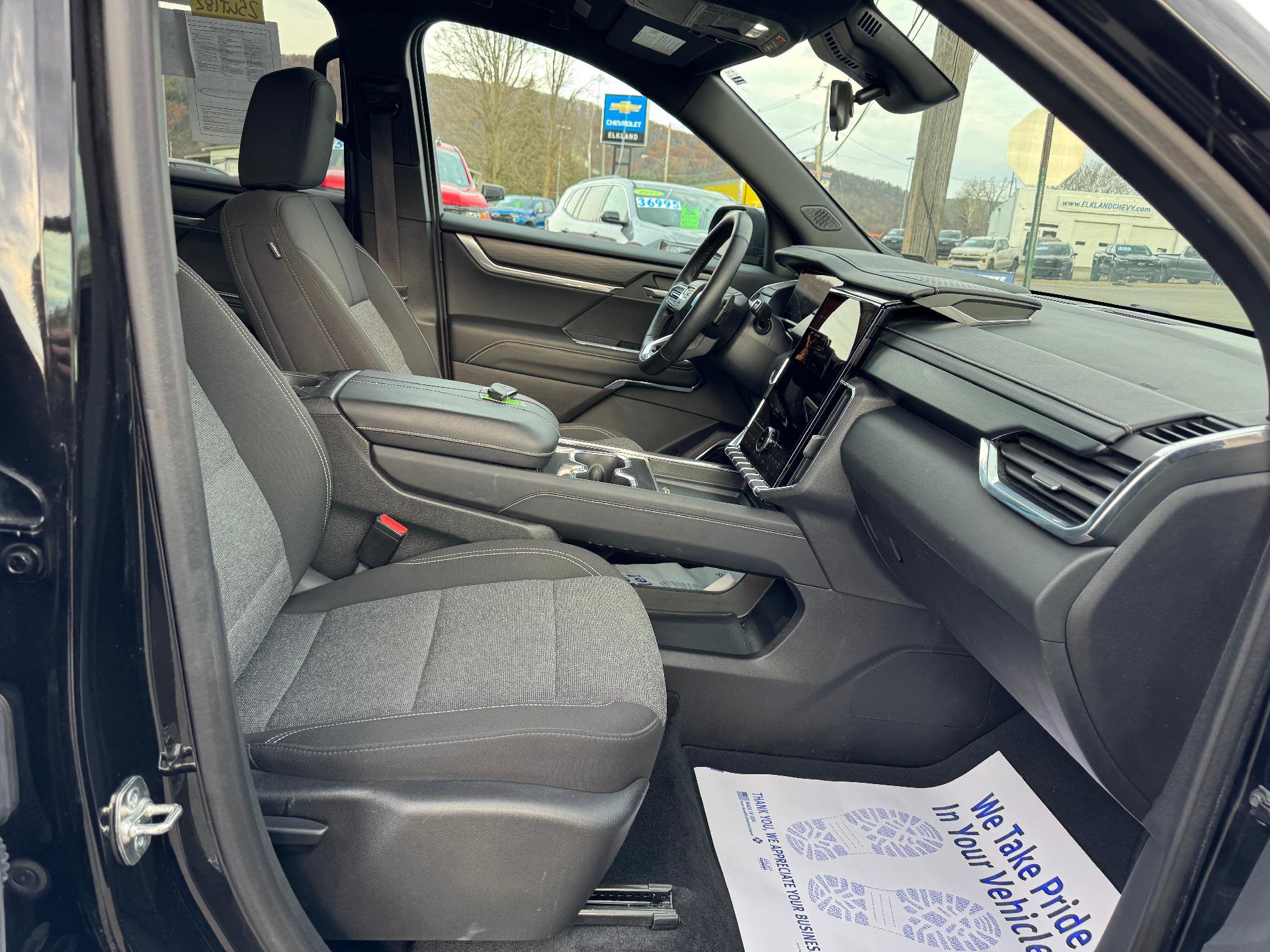 Used 2025 GMC Acadia Elevation image 46