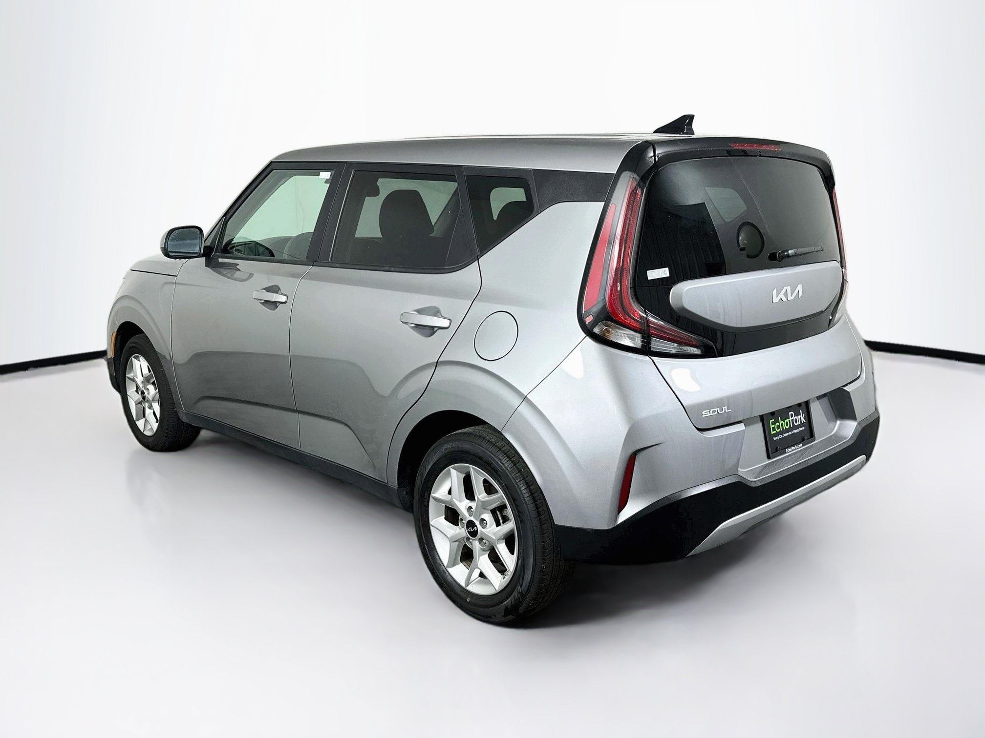 Used 2025 Kia Soul LX w/ LX Technology Package FWD image 5