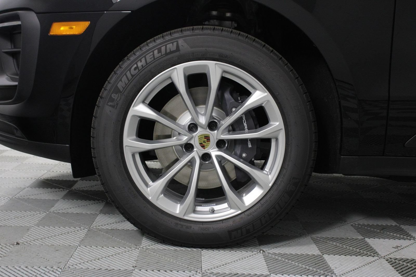 New 2026 Porsche Macan AWD/4WD image 17