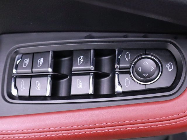 Certified 2024 Porsche Macan AWD/4WD image 23
