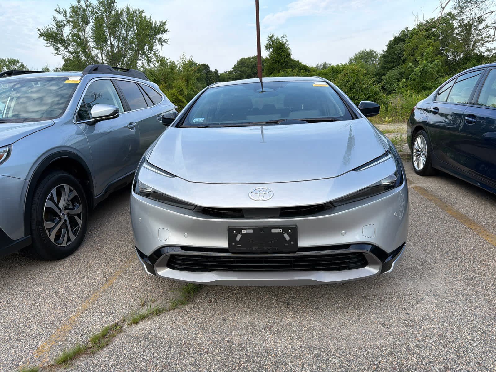 Used 2023 Toyota Prius XLE AWD/4WD image 2