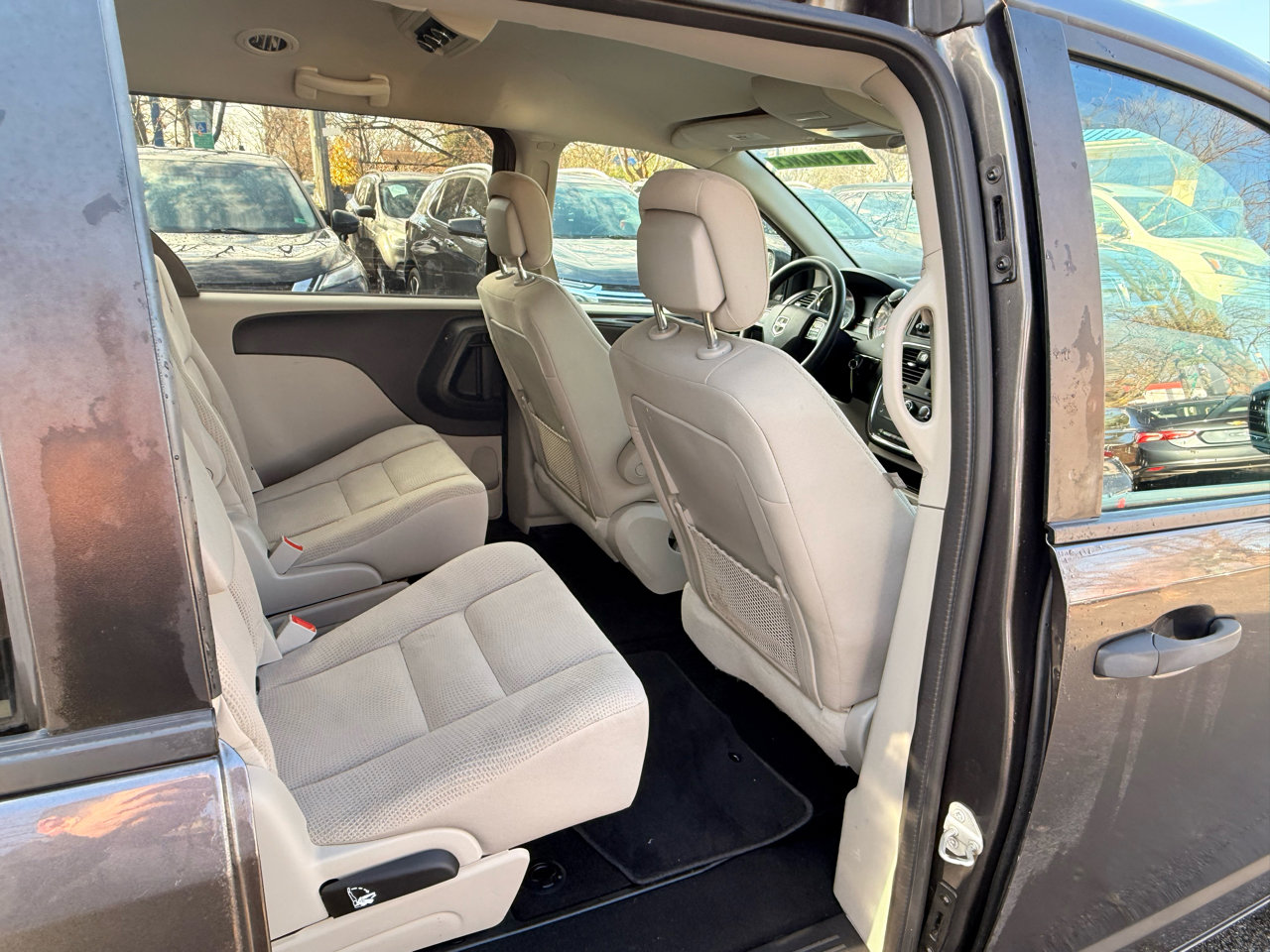 Used 2019 Dodge Grand Caravan SE w/ UConnect Hands-Free Group image 18