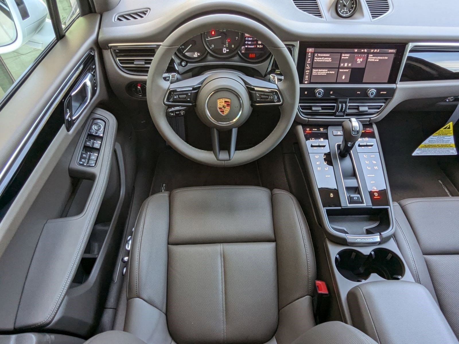 Used 2025 Porsche Macan image 15