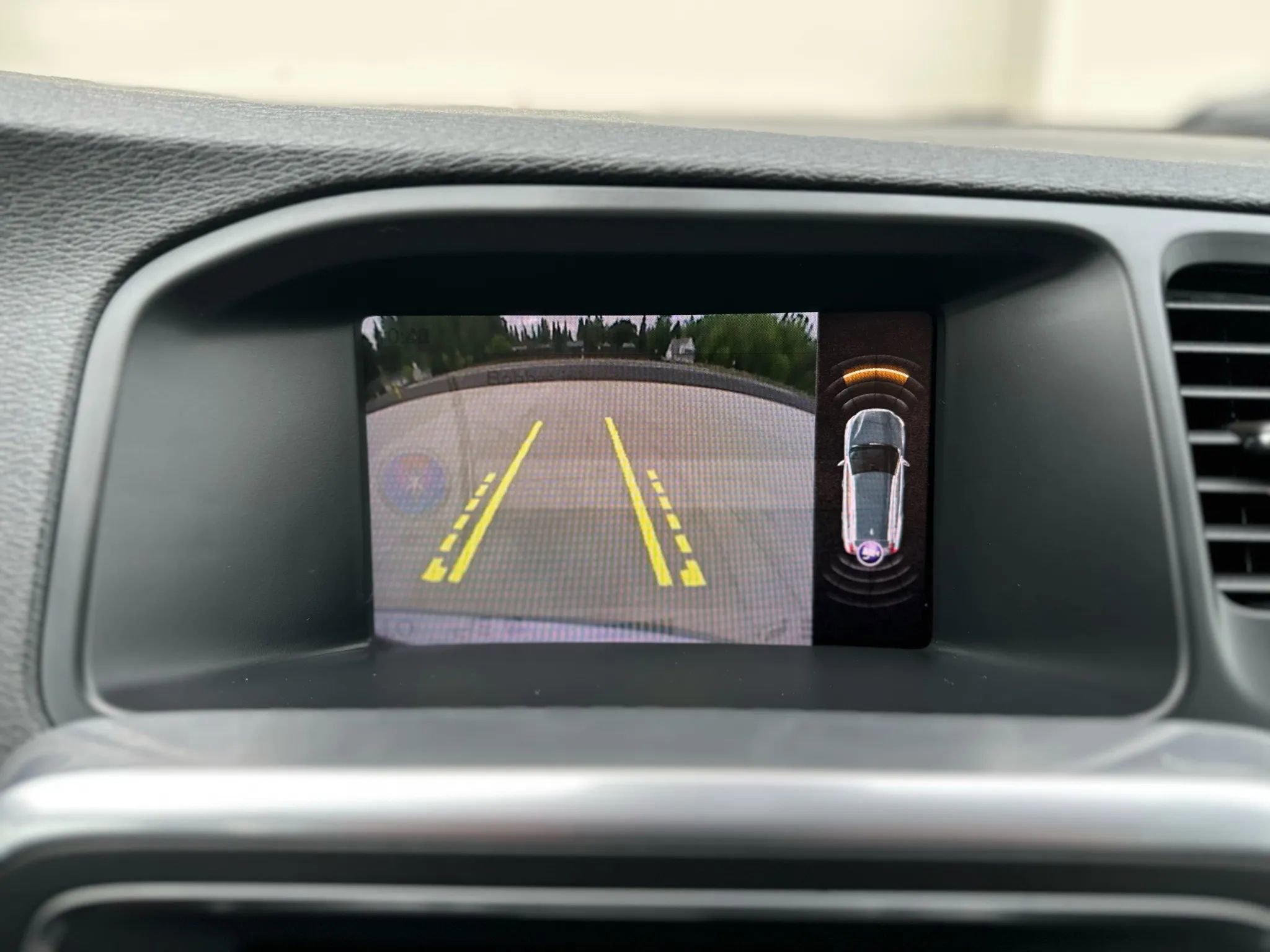 Used 2017 Volvo V60 T5 Cross Country w/ Convenience Package image 18