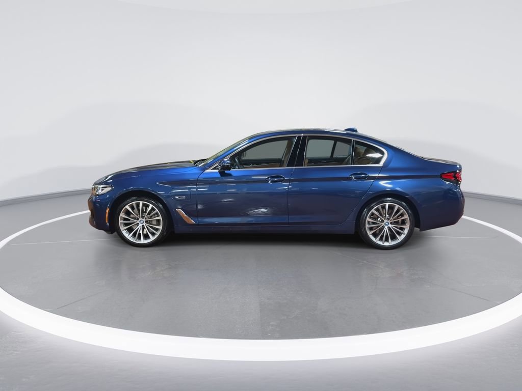 Certified 2022 BMW 530e xDrive w/ Premium Package image 5