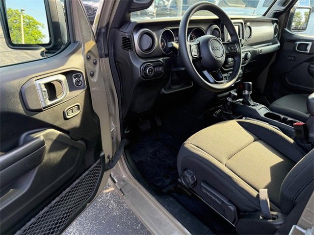 Used 2020 Jeep Gladiator Sport w/ Quick Order Package 24S image 17