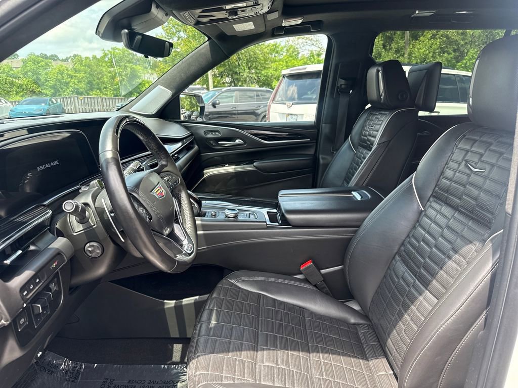 Certified 2023 Cadillac Escalade ESV V AWD/4WD image 3