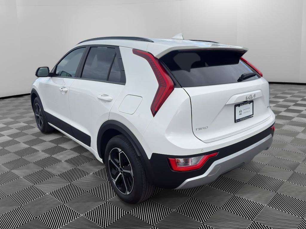 Used 2025 Kia Niro EX image 5