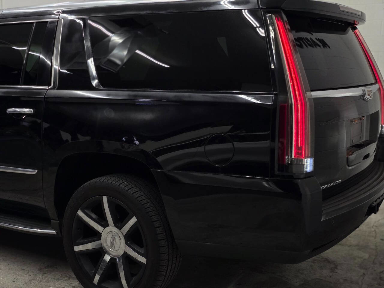 Used 2016 Cadillac Escalade ESV Luxury image 6