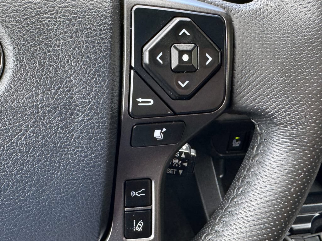 Used 2018 Toyota Tacoma TRD Off-Road w/ Technology Package AWD/4WD image 28