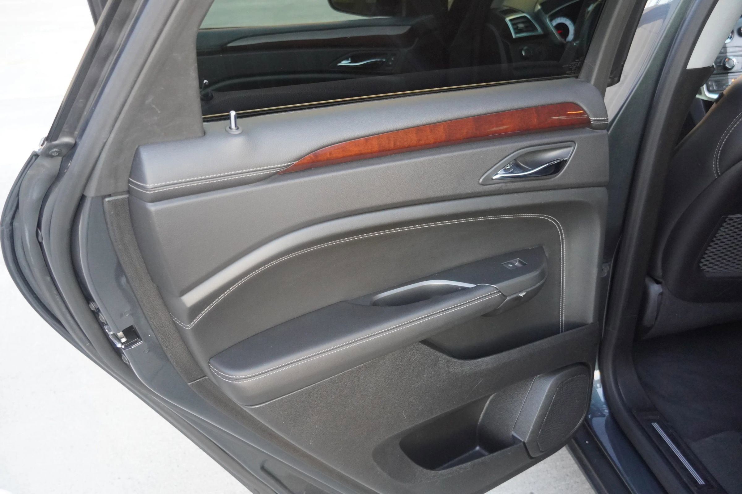 Used 2012 Cadillac SRX Luxury image 36