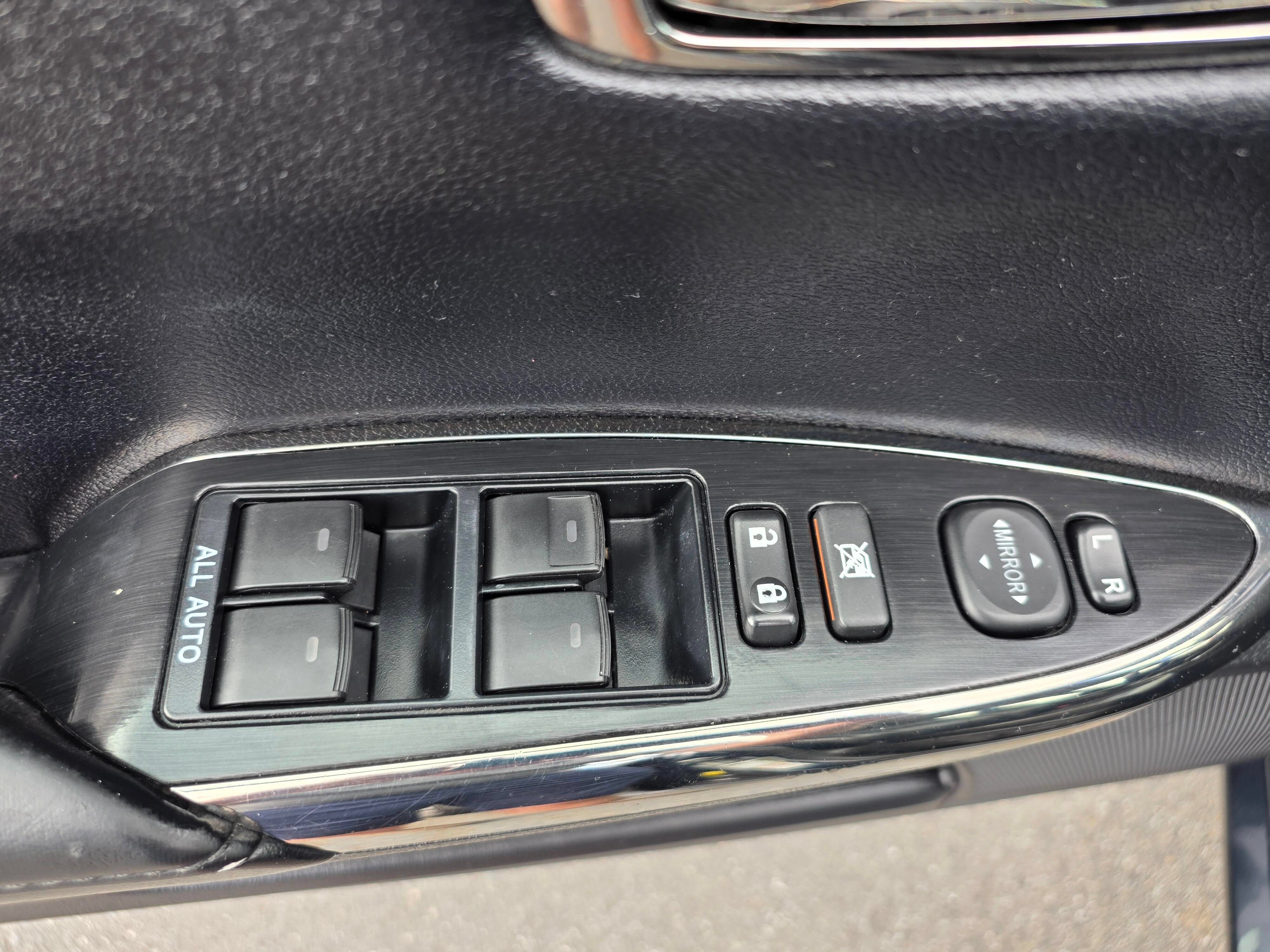 Used 2018 Toyota Avalon XLE FWD image 22