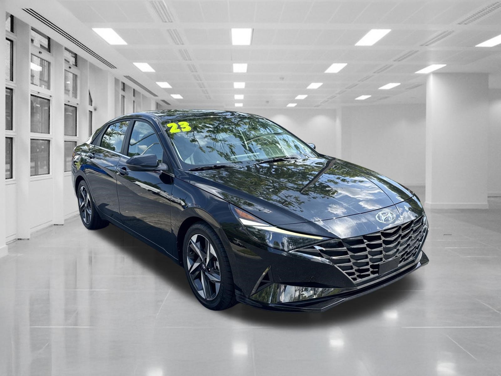 Used 2023 Hyundai Elantra Limited FWD image 3