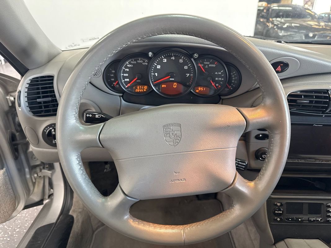 Used 2001 Porsche 911 Carrera image 12